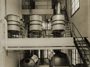 Photograph of "The alcohols and other volatile products are removed."